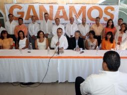 El ex priista, Caro Cabrera, hizo el anuncio de las postulaciones.  /