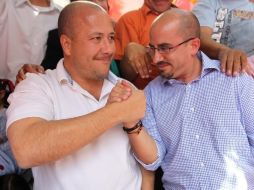 Enrique Alfaro acompañó a Ismael del Toro a registrarse ante el IEPC.  /