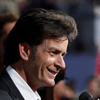 Sheen se burla de sus adicciones