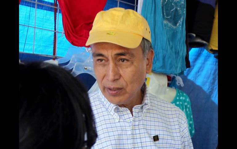 Fernando Garza prometió trabajar la generación de empleos que permita a los comerciantes alejarse de la informalidad. ARCHIVO  /