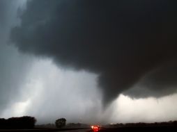 Una serie de tornados que sacudió el centro-occidente de Estados Unidos dejó al menos cinco muertos. REUTERS  /