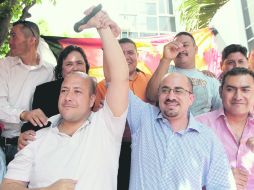 Enrique Alfaro e Ismael del Toro, durante su registro como candidato de Movimiento Ciudadano a la alcaldía de Tlajomulco.  /