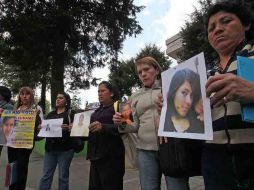 Las madres inconformes se dirigieron a la PGJE para entablar su queja de manera formal. EL UNIVERSAL  /