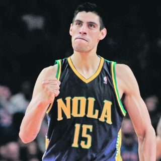 Eduardo Nájera le pasa la estafeta a Gustavo Ayón