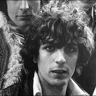 Nueva biografía humaniza el efímero mito de Syd Barrett