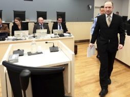Breivik acude a la segunda jornada del juicio por los atentados del 22 de julio en Noruega. AP  /
