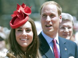 La pareja real esperará la llama en el Palacio de Buckingham. EFE  /