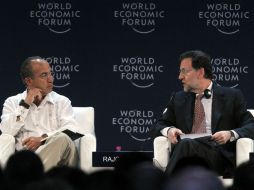 El Presidente, Felipe Calderón (i), y el presidente del gobierno de España, Mariano Rajoy (d) durante su participación en el WEF. EFE  /