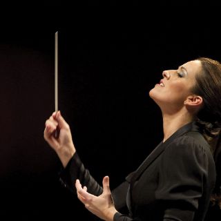 Alondra de la Parra regala concierto a inmigrantes mexicanos