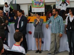 Visitan a los alumnos para compartir su experiencia como autores.  /