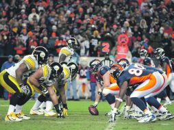 Los Broncos de Denver echaron a los Acereros de Pittsburgh en la Ronda de Comodines, la campaña anterior. GETTY IMAGES SPORT  /