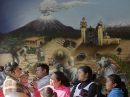 Aunque hay acciones de las autoridades, los mexiquenses que viven en faldas del volcán no ven cambios en su vida cotidiana.  REUTERS  /