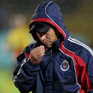 Ambriz renuncia a las Chivas