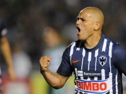 Humberto Suazo celebra uno de los goles del Monterrey. MEXSPORT  /