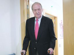 El rey Juan Carlos abandona la habitación del hospital en el que permaneció desde el sábado. AFP  /