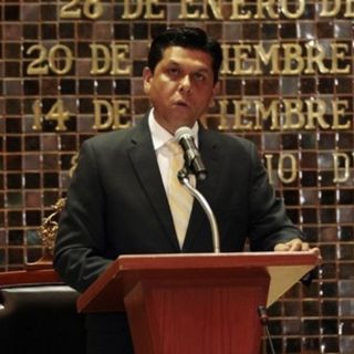 Deshabilitan y consignan a Macías por desacato a la Corte