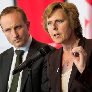 La CE plantea retrasar la venta de derechos de emisión para subir su precio