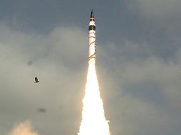 Fotografía facilitada por la Organización de Desarrollo e Investigación de Defensa (DRDO) que muestra el lanzamiento del misil. EFE  /
