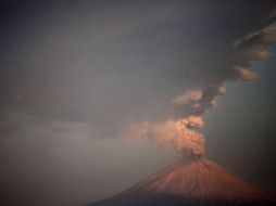 El Cenapred pide a la población mantenerse alerta por la actividad del volcán. EFE  /