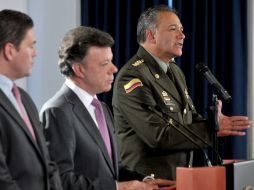 El presidente Juan Manuel Santos, con el director de la policía Oscar Naranjo y el ministro de defensa Juan Carlos Pinzón. EFE  /