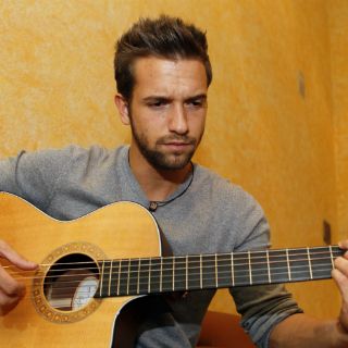 Desea Pablo Alborán dejar huella en la música con temas universales