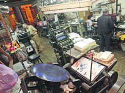 Las imprentas tapatías han incrementado su carga de trabajo debido a la demanda de los candidatos locales.  /