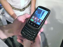 Los usuarios de telefonía móvil con planes de renta mensuales todavía gastan más por mes en el uso de sus teléfonos.ESPECIAL  /