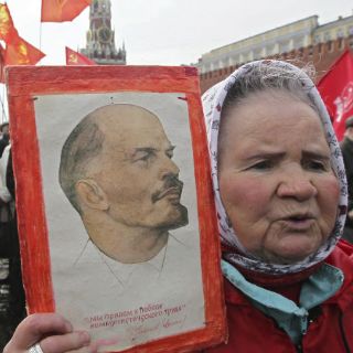 Líder comunista se opone a enterrar la momia de Lenin