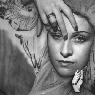 Saura aceptó la sugerencia de Banderas de ofrecer a Paltrow ser Dora Maar