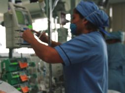 Una de las víctimas del accidente continúa en cuidados intensivos. ARCHIVO  /