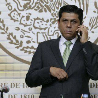 Congreso recibe notificación para separar a Macías