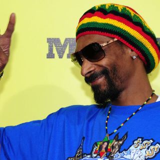 Snoop Dogg publica cancionero impreso en papel para fumar