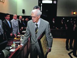 El director del Semefo, Mario Rivas Souza, durante el homenaje que recibió por parte del Supremo Tribunal de Justicia del Estado.  /
