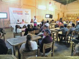 Reunión de Enrique Alfaro con habitantes de Mazamitla, en donde se comprometió a combatir la tala ilegal.  /