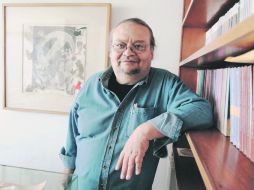 El editor Avelino Sordo Vilchis ha regalado 11 años libros de varios escritores.  /