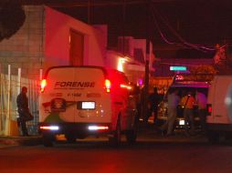 Peritos forenses investigan en la escena del crimen. EFE  /