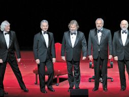 El quinteto argentino Les Luthiers abrió sus actuaciones en el Auditoria Nacional con novedosas rutinas. EL UNIVERSAL  /