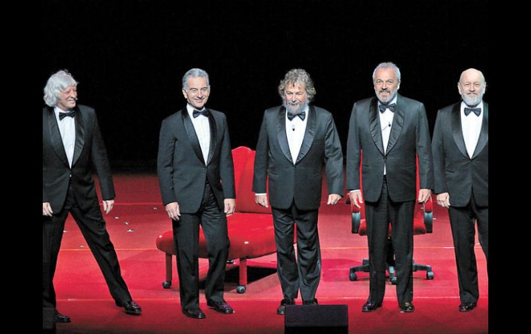 El quinteto argentino Les Luthiers abrió sus actuaciones en el Auditoria Nacional con novedosas rutinas. EL UNIVERSAL  /