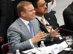 El coordinador del PVEM en el Senado, Arturo Escobar,afirmó que los incrementos mensuales impactan a la economía familiar mexicana.  /