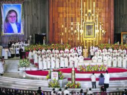 El cardenal Norberto Rivera y el nuncio apostólico Christophe Pierre presiden la ceremonia en la Basílica de Guadalupe. EL UNIVERSAL  /