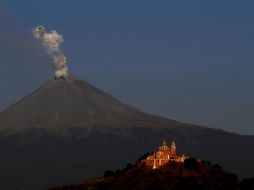 Iglesias de Puebla darán refugio, en caso de que el volcán obligue a los pobladores a desalojar sus comunidades. AP  /