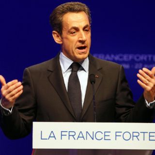 Propone Sarkozy tres debates a Hollande
