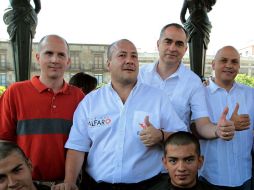 Después de su visita, Alfaro Ramírez viajó al municipio de Sayula, donde se le recibió con batucada y zanqueros.  /