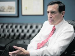 Darrel Issa confía en Mark Sullivan, director encargado de la seguridad.  AFP  /