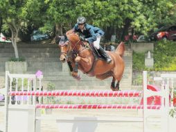 Juan Manuel Luzardo, con “Jimador”, finalizó su recorrido de la prueba estelar, 1.40 metros, en un tiempo de 35.17 segundos.  /