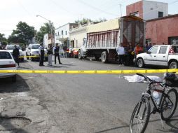 La víctima fue llevada a la morgue de la Zona Metropolitana de Guadalajara, donde fue reconocida por sus familiares.  /