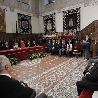 Nicanor Parra regala poemas en lugar de discursos