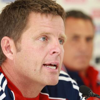 Técnico holandés dará resultados a Chivas, afirma Beane