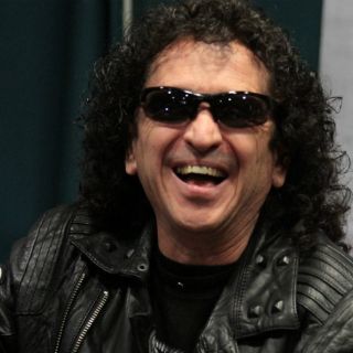 Si me retirara, me sentiría viejo e inútil: Alex Lora