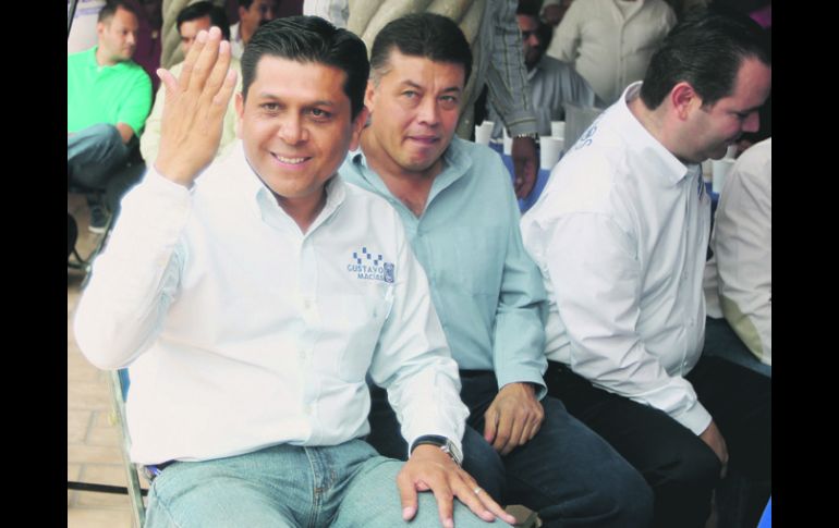 El ex diputado local por el PAN, Gustavo Macías, durante un desayuno en Tala con simpatizantes albiazules.  /